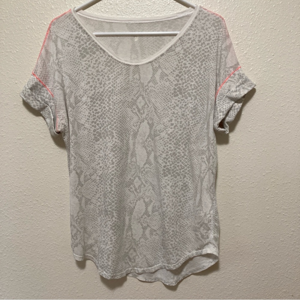 Lululemon Weekend  Women T Shirt White Silver Crew Neck Short Sleeve Logo Sz L